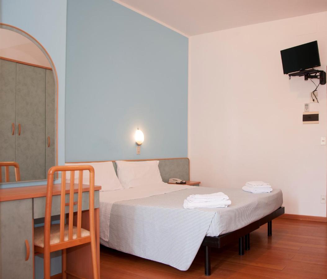 Hotel Rugantino Cesenatico Buitenkant foto