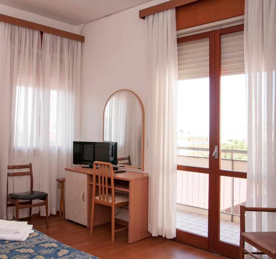 Hotel Rugantino Cesenatico Buitenkant foto
