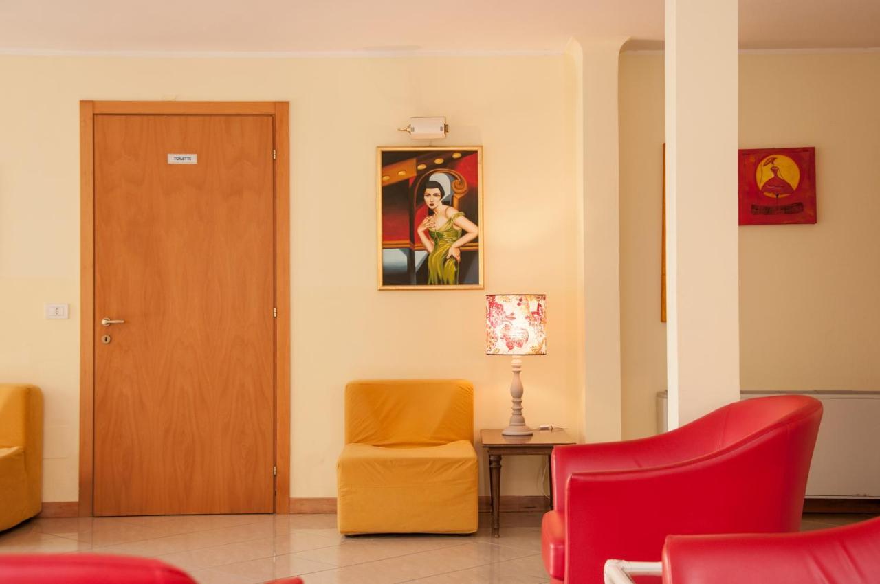 Hotel Rugantino Cesenatico Buitenkant foto