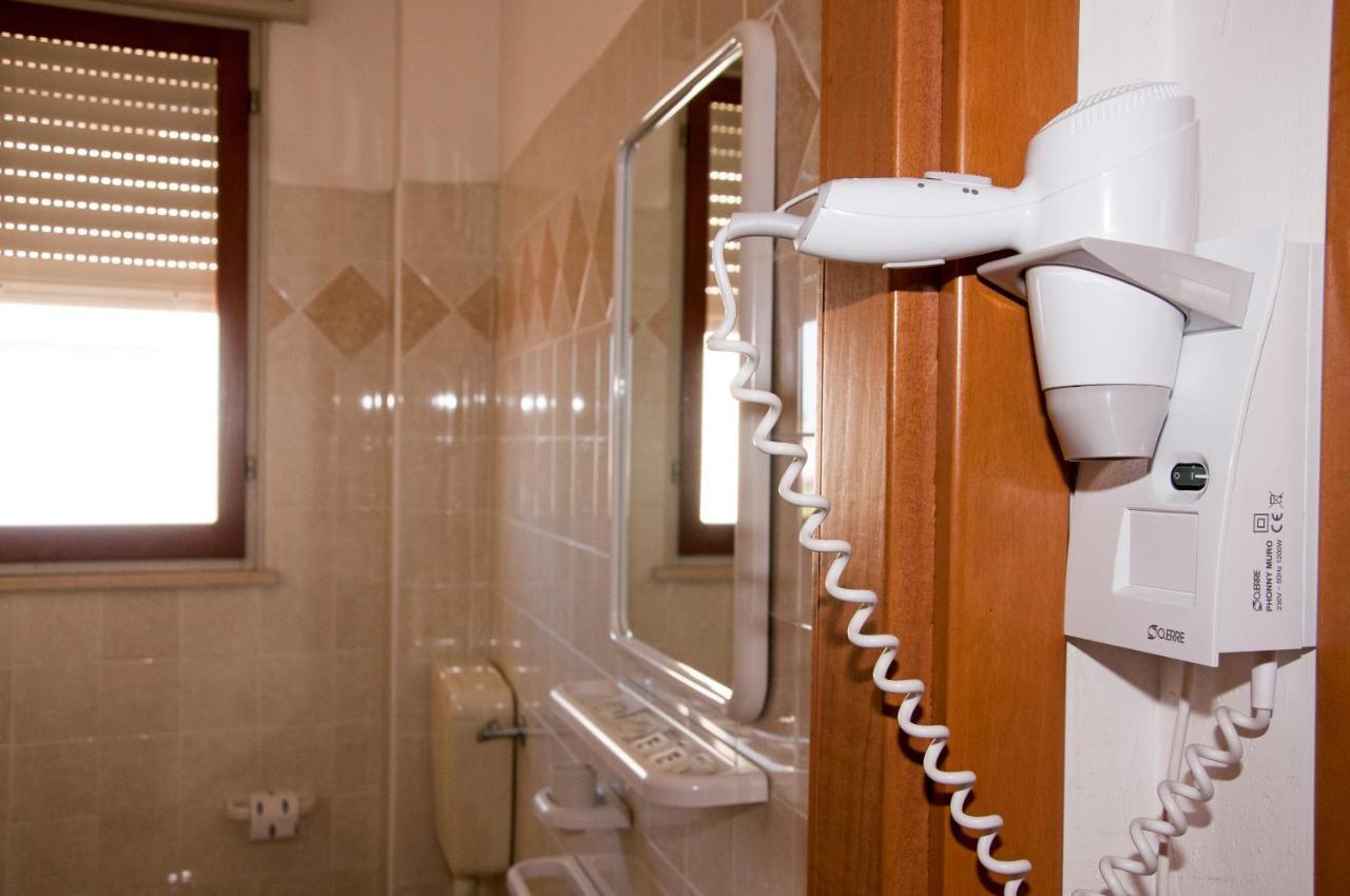 Hotel Rugantino Cesenatico Buitenkant foto