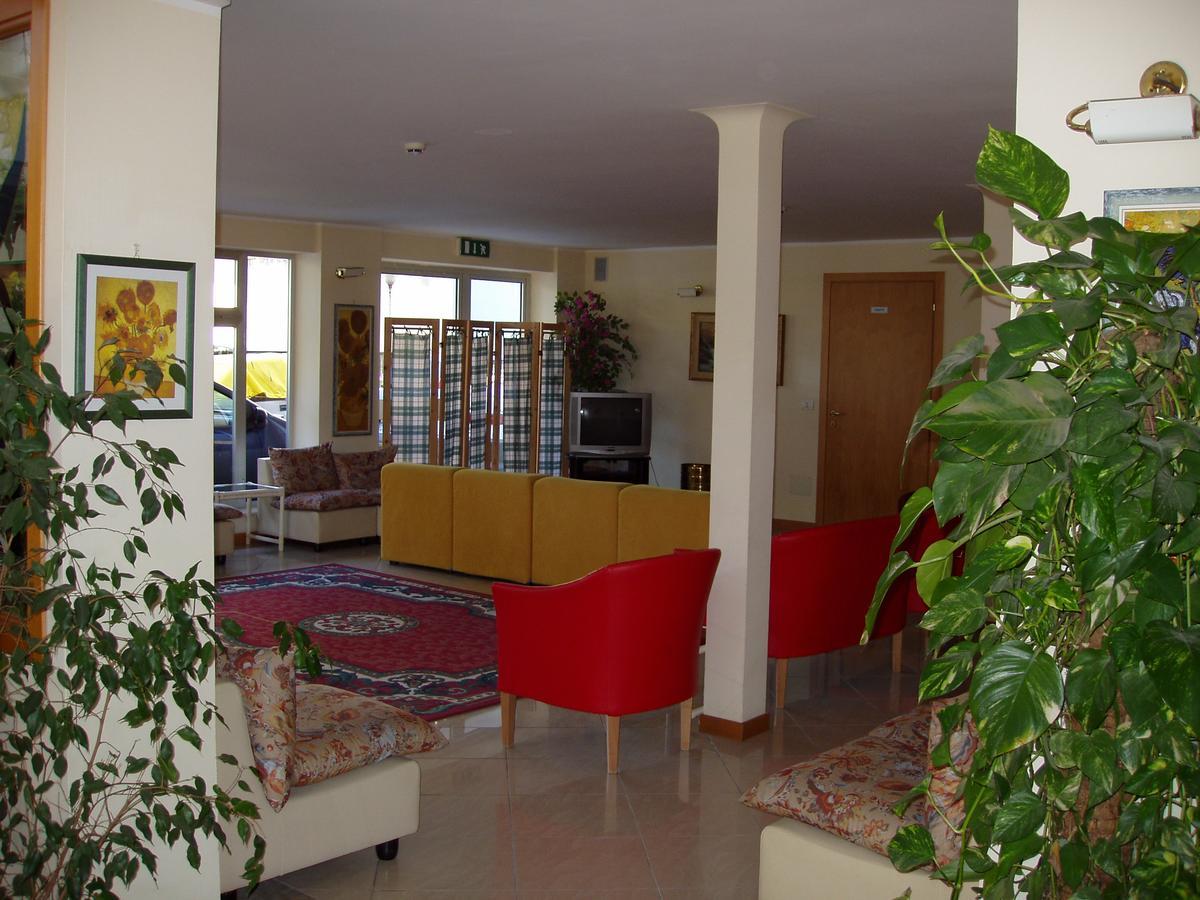 Hotel Rugantino Cesenatico Buitenkant foto