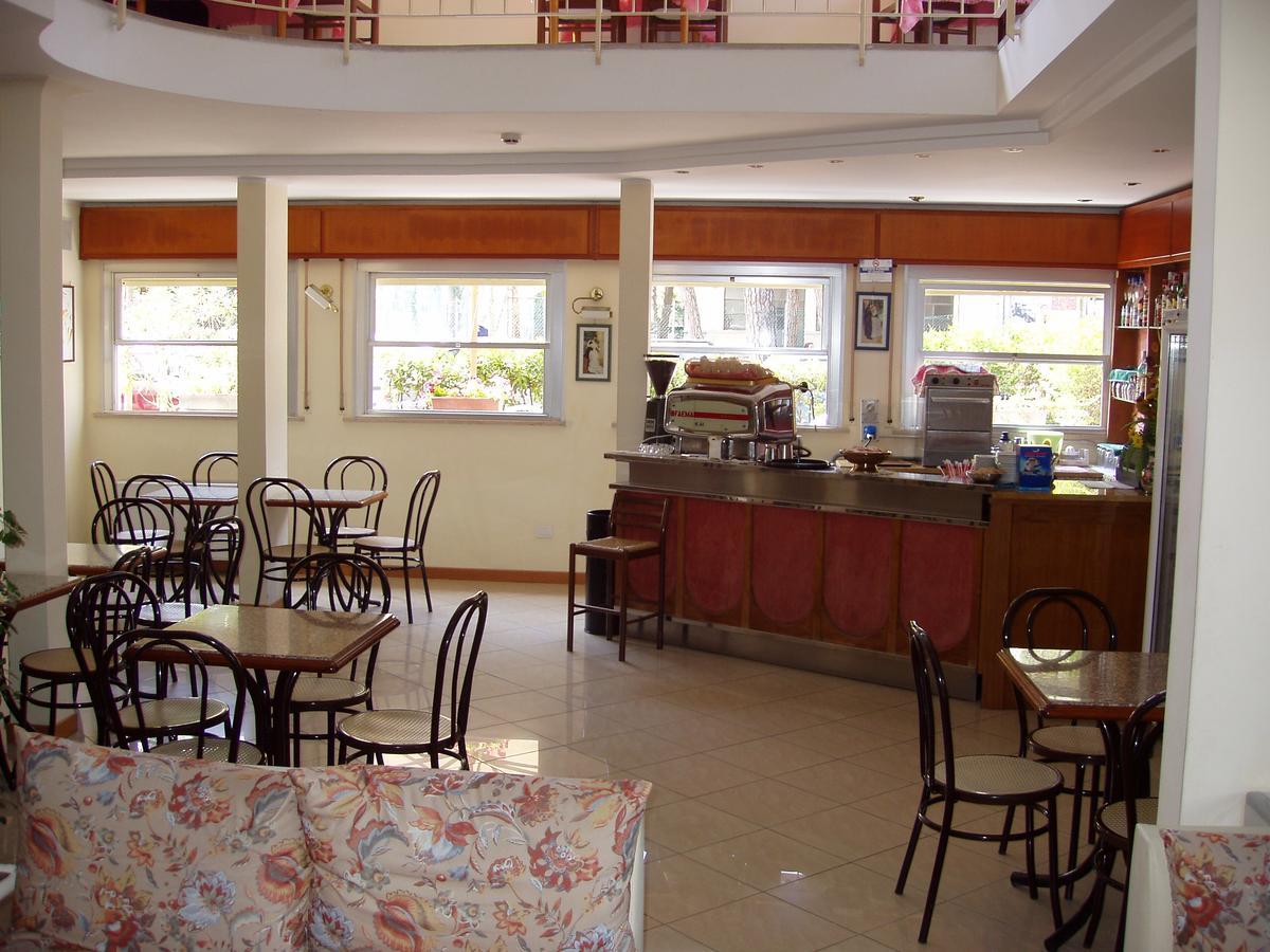 Hotel Rugantino Cesenatico Buitenkant foto