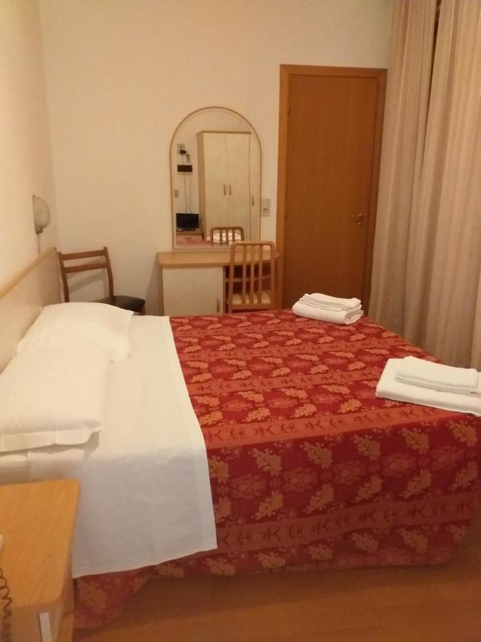 Hotel Rugantino Cesenatico Buitenkant foto