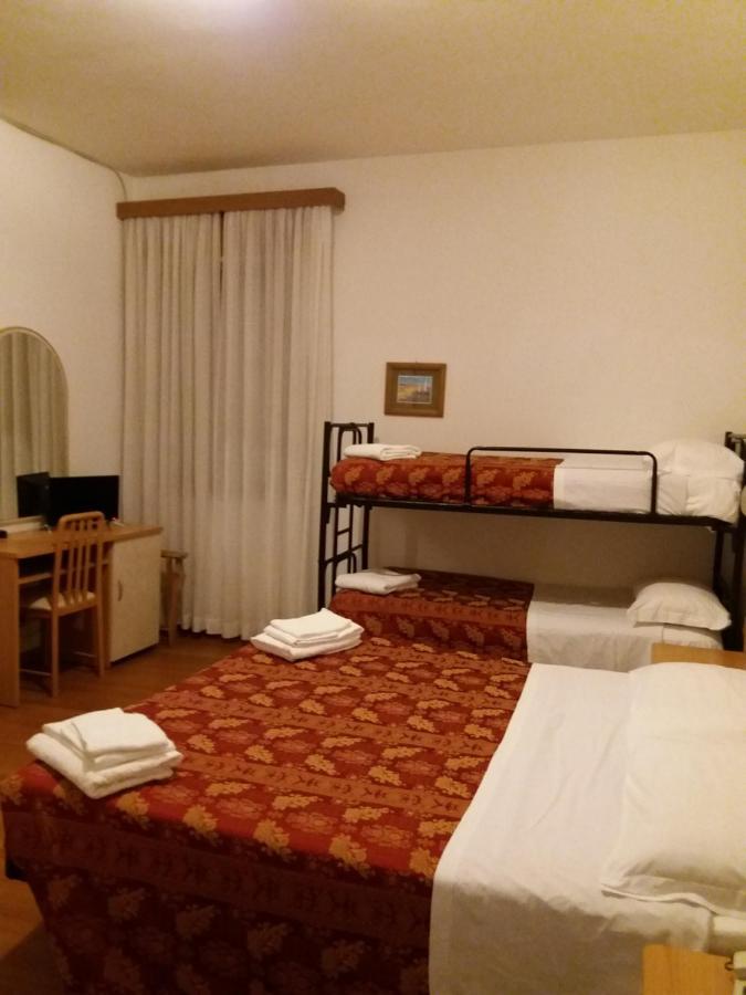 Hotel Rugantino Cesenatico Buitenkant foto