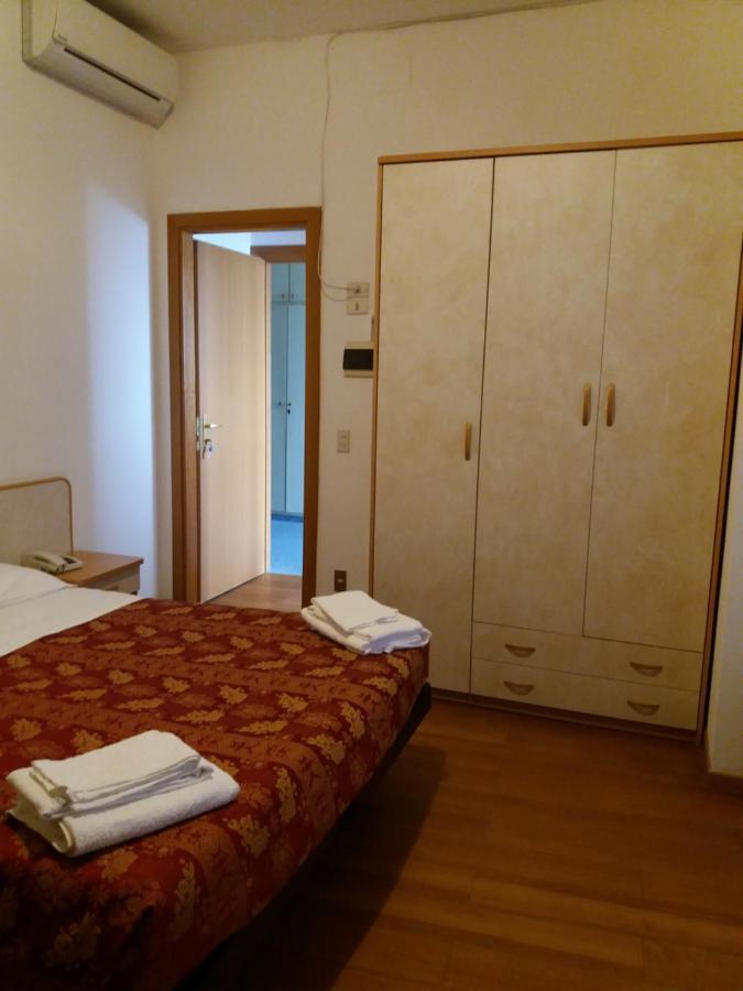 Hotel Rugantino Cesenatico Buitenkant foto